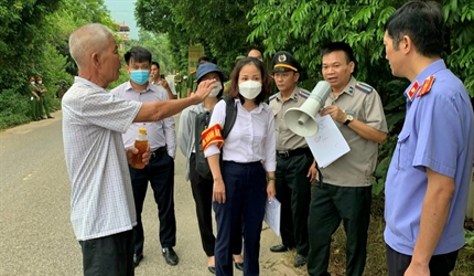 Kiểm sát hoạt động cưỡng chế, kê biên tài sản của Viện KSND huyện Thạch...